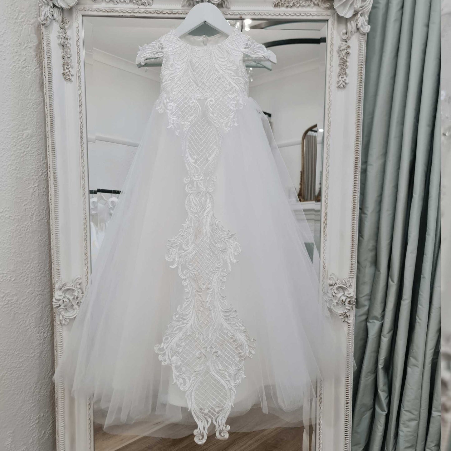 Load image into Gallery viewer, Katia lace baptism dress

