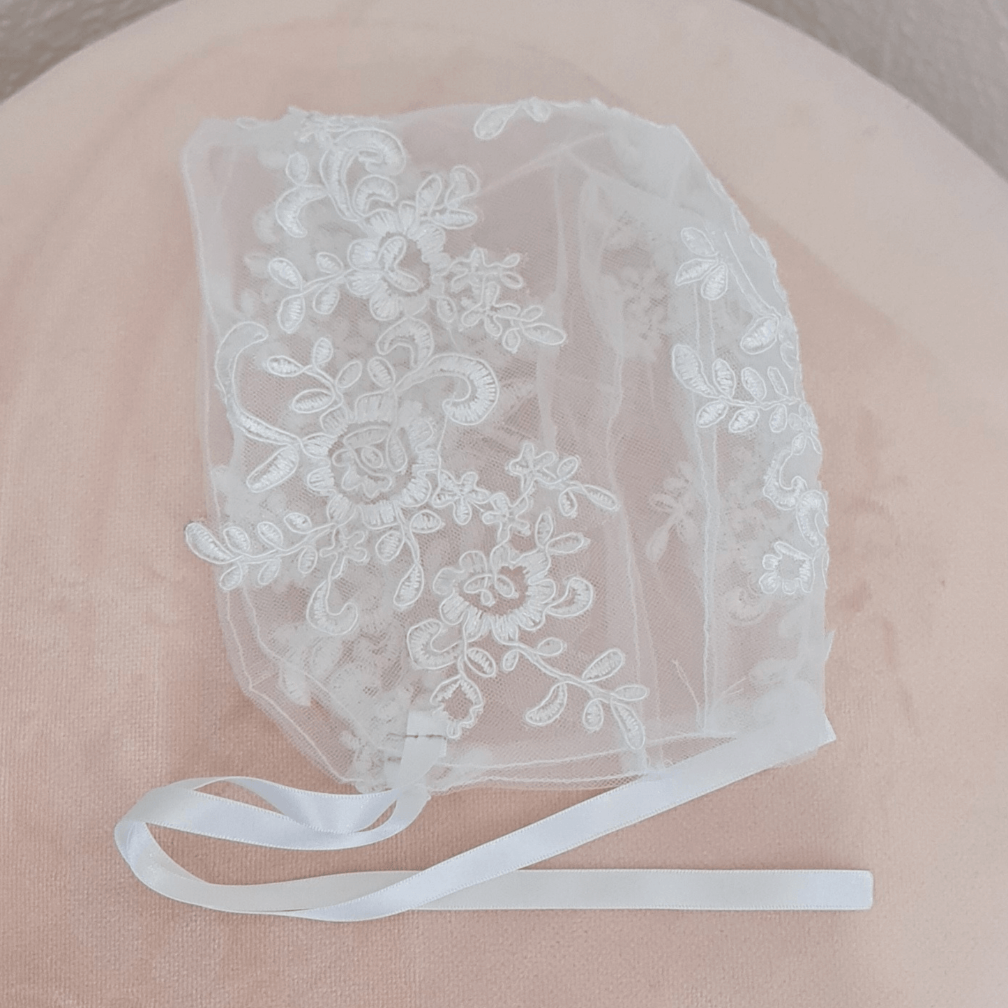 Load image into Gallery viewer, Girls lace christening bonnet
