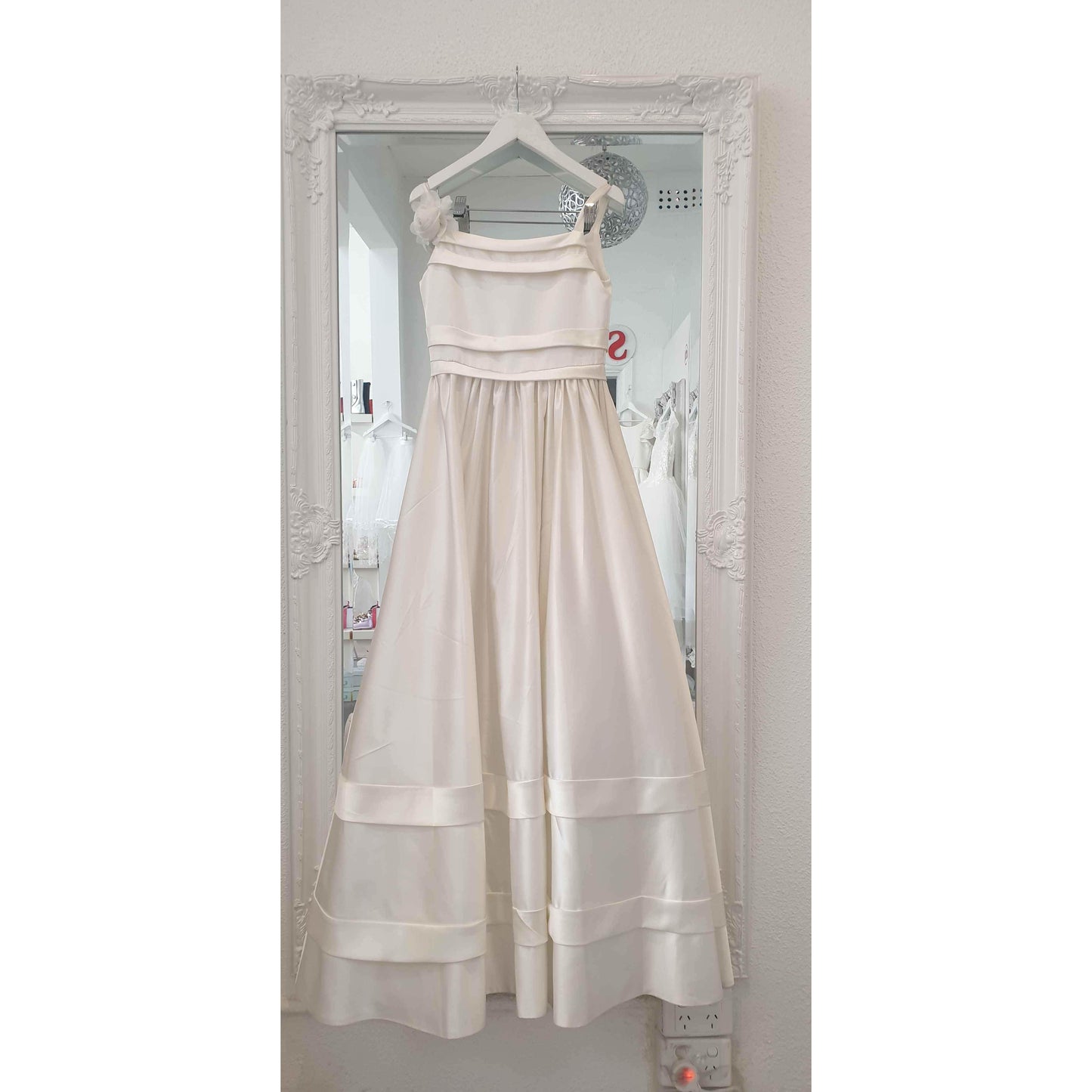 Load image into Gallery viewer, Vintage satin gown
