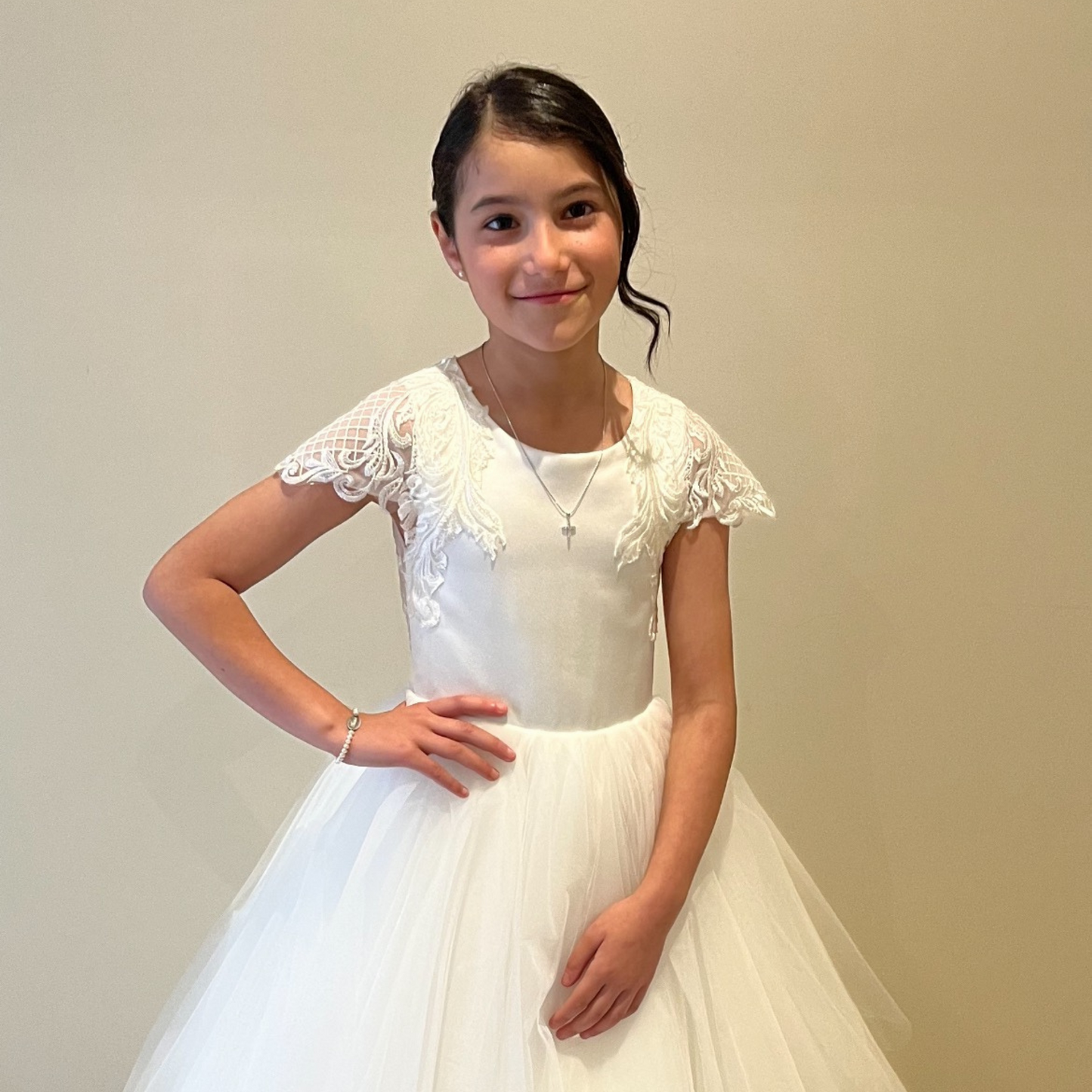 Load image into Gallery viewer, Communion/Flower Girl Dress with tulle skirt
